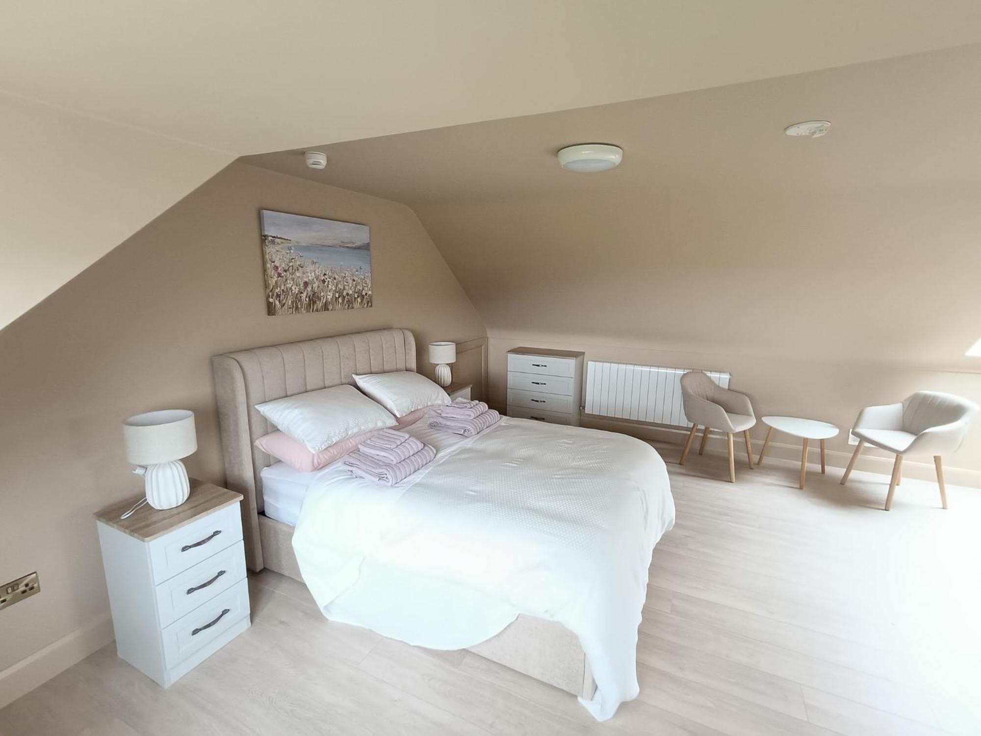 New Spacious Coastal Retreat *