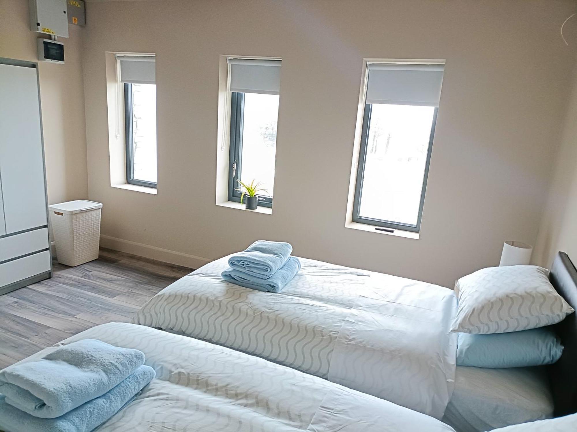 New Spacious Coastal Retreat Apartment *