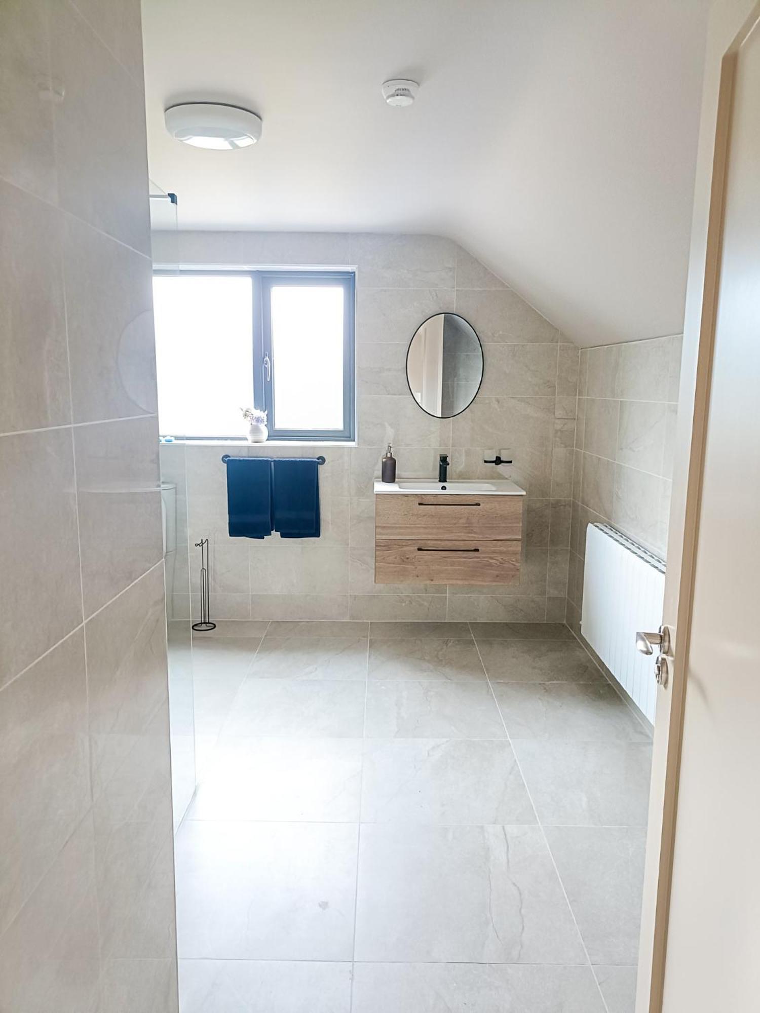 New Spacious Coastal Retreat Apartment *